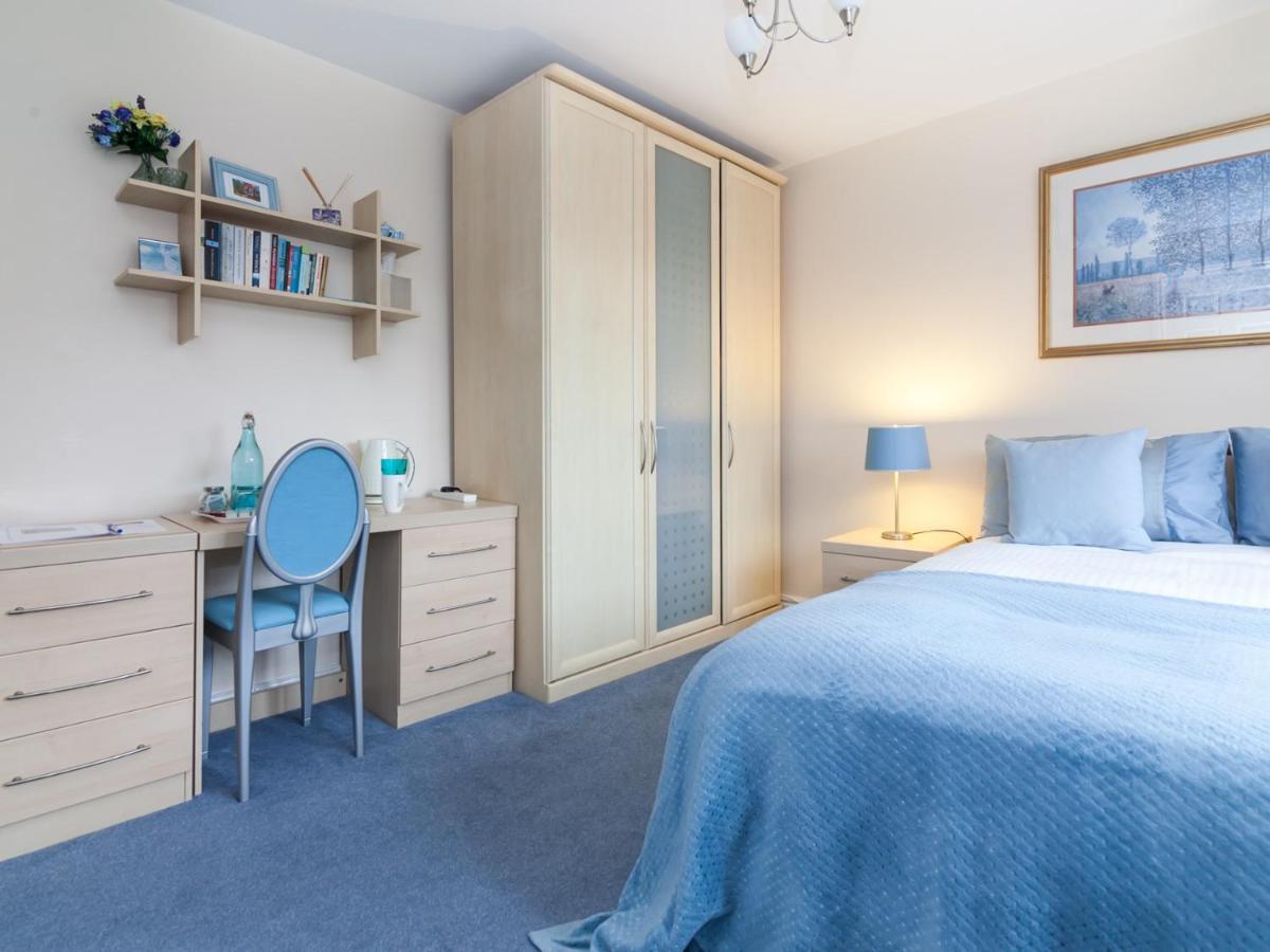 Hotel Ayuda House à Altrincham Extérieur photo