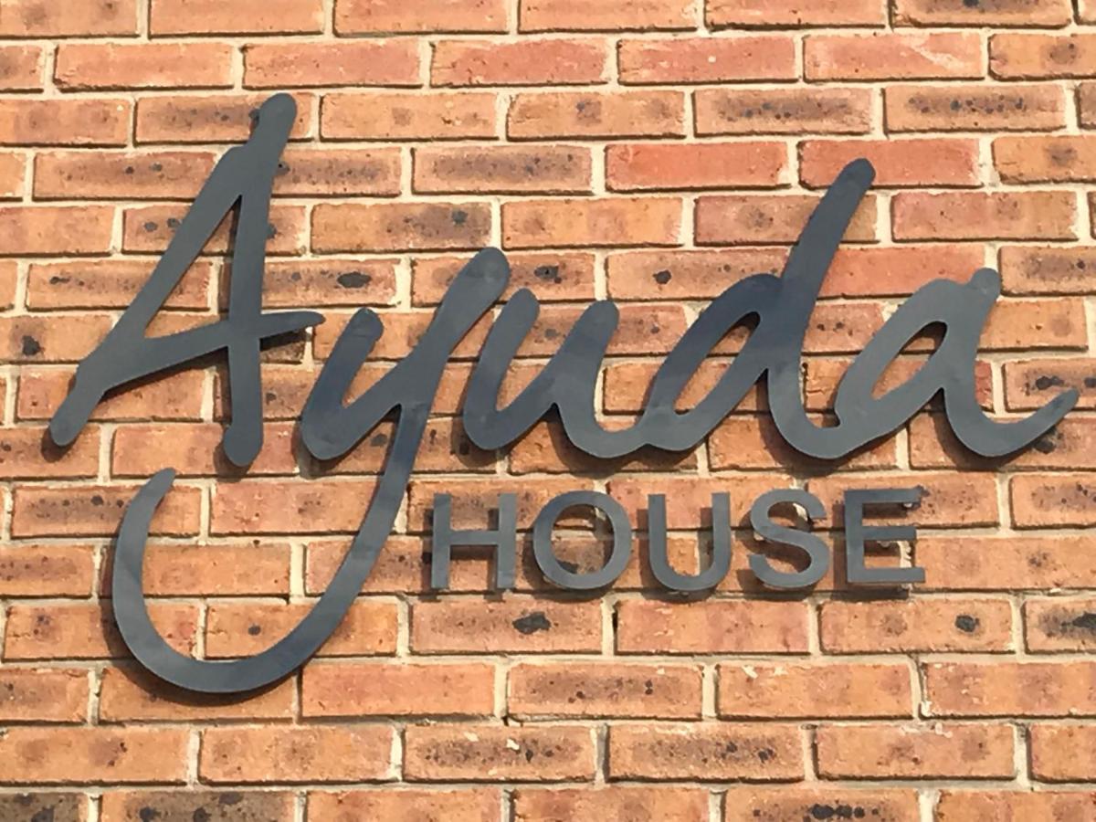 Hotel Ayuda House à Altrincham Extérieur photo