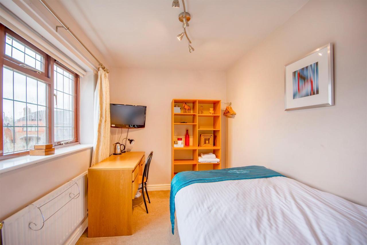 Hotel Ayuda House à Altrincham Chambre photo
