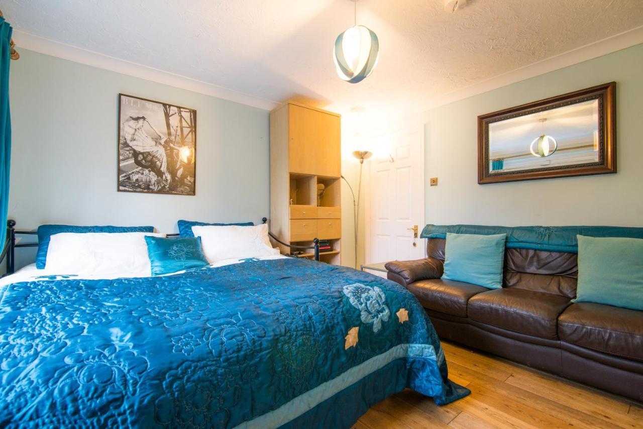 Hotel Ayuda House à Altrincham Extérieur photo