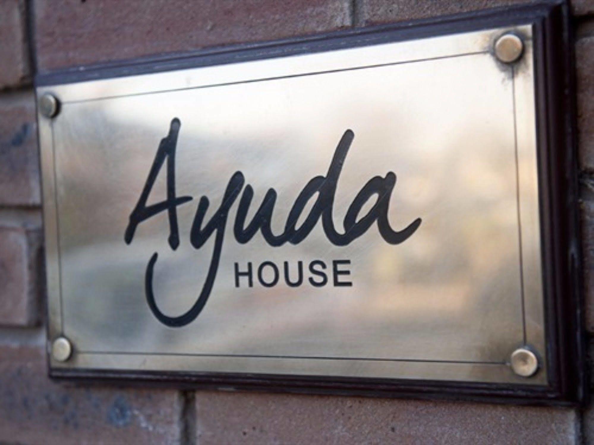 Hotel Ayuda House à Altrincham Extérieur photo
