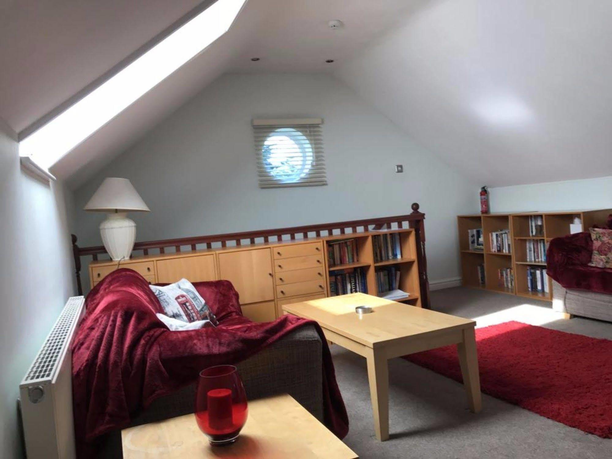Hotel Ayuda House à Altrincham Extérieur photo