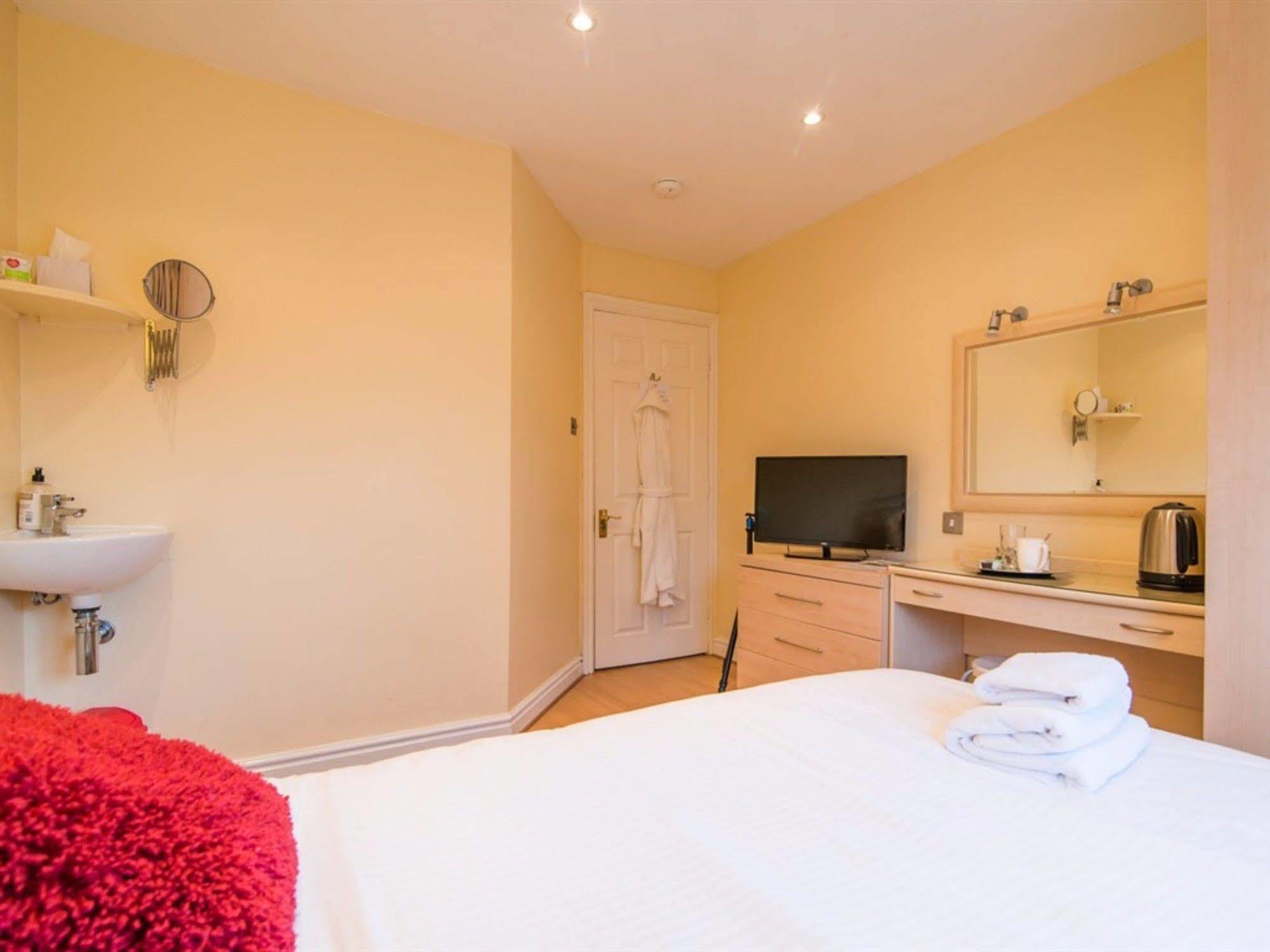 Hotel Ayuda House à Altrincham Extérieur photo