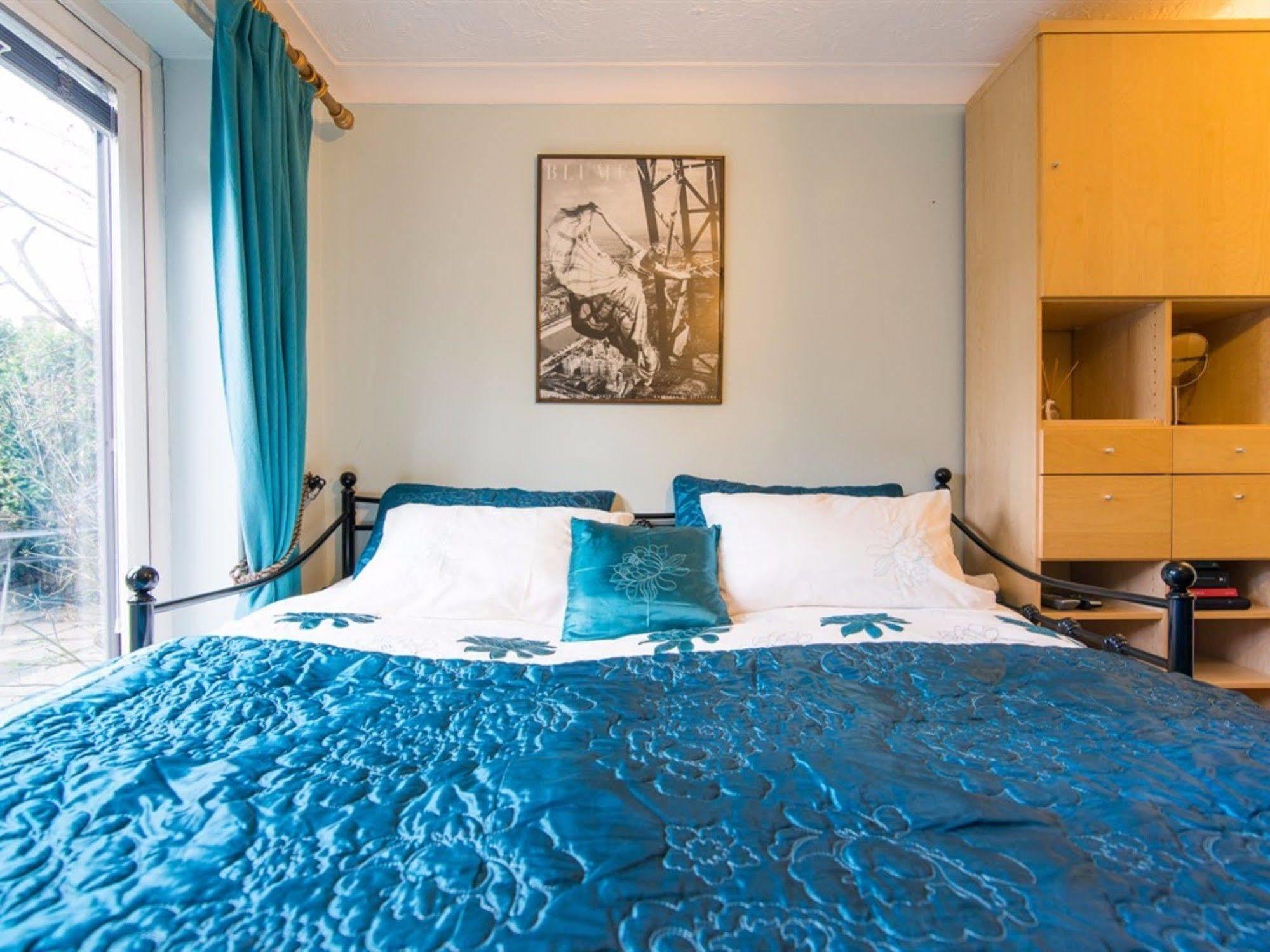 Hotel Ayuda House à Altrincham Extérieur photo
