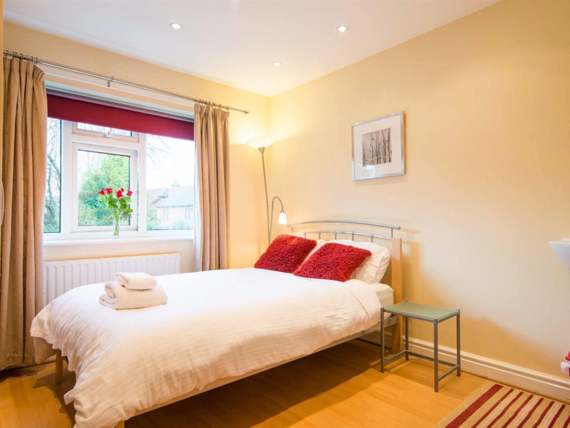 Hotel Ayuda House à Altrincham Extérieur photo