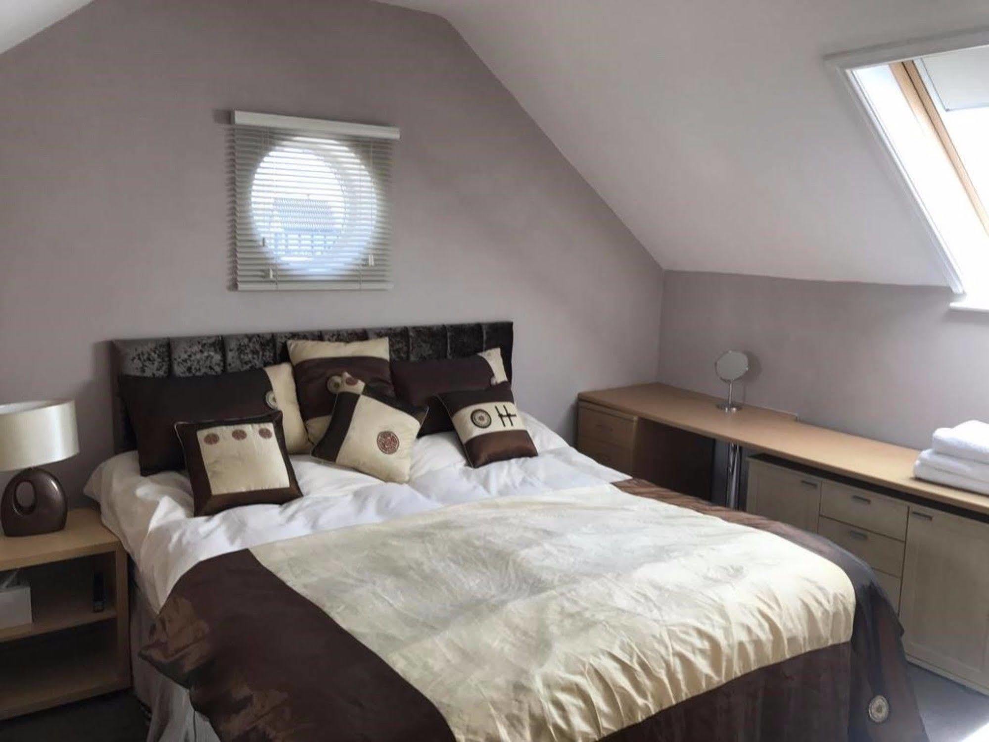 Hotel Ayuda House à Altrincham Extérieur photo
