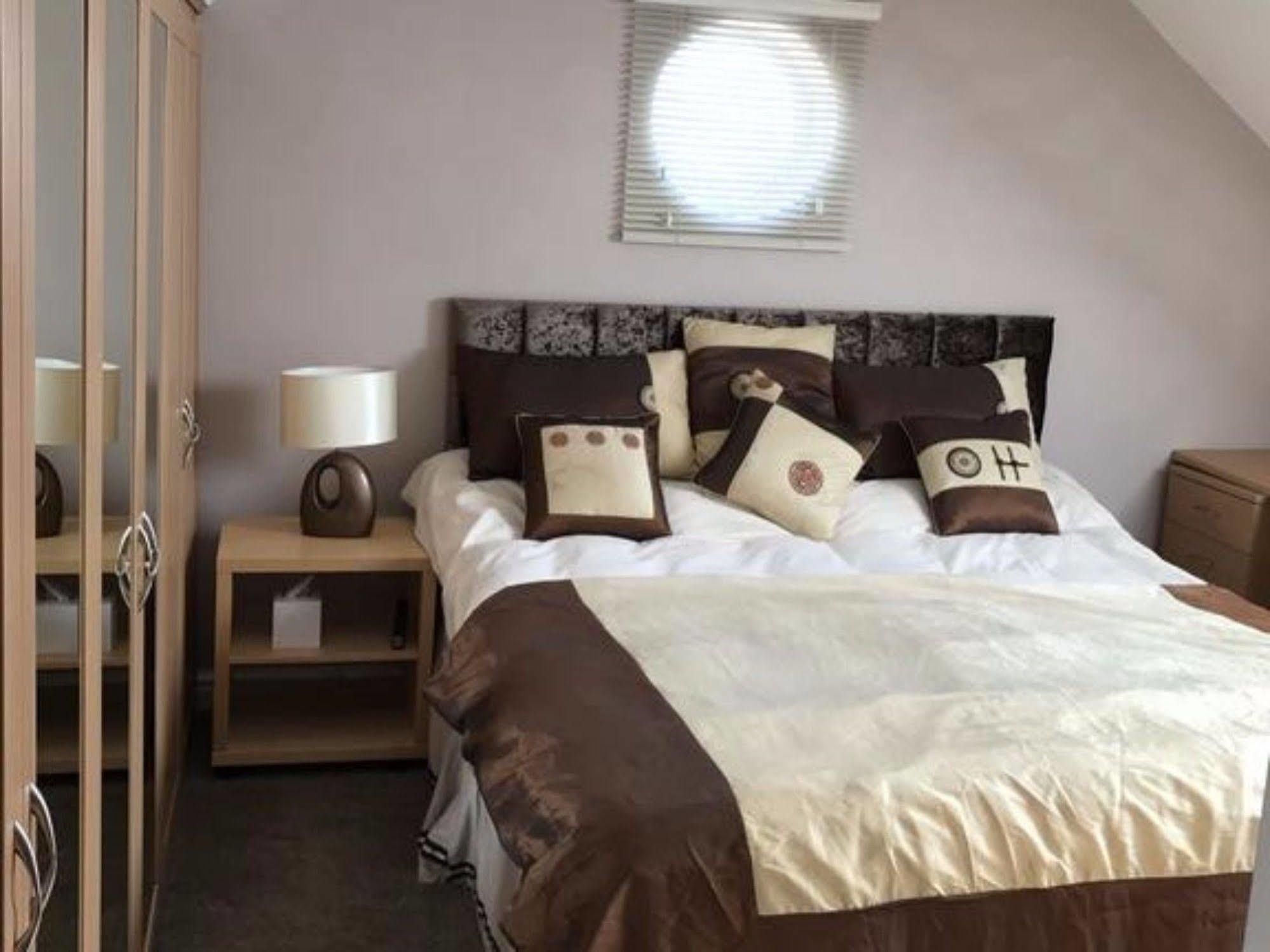 Hotel Ayuda House à Altrincham Extérieur photo