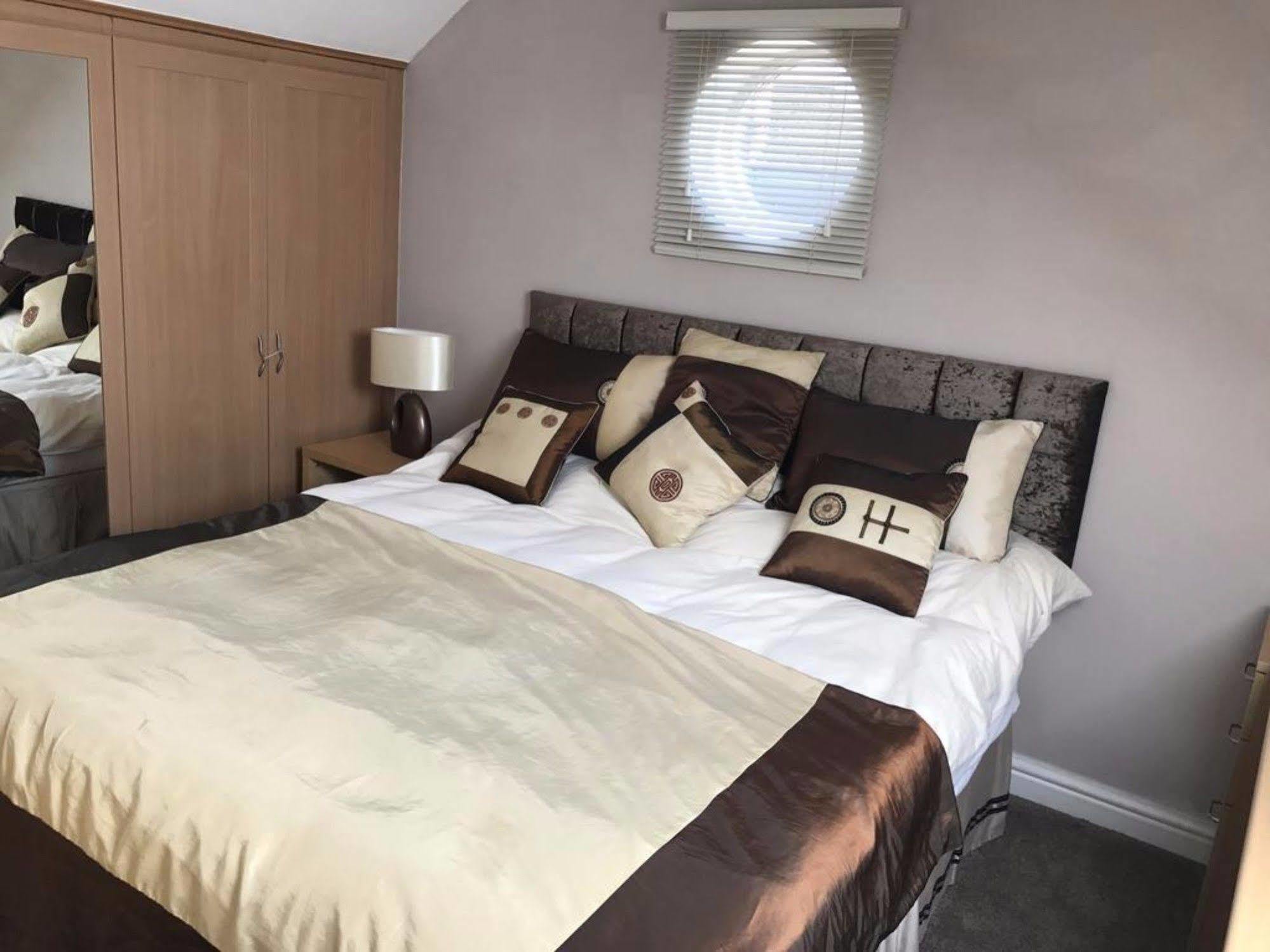 Hotel Ayuda House à Altrincham Extérieur photo