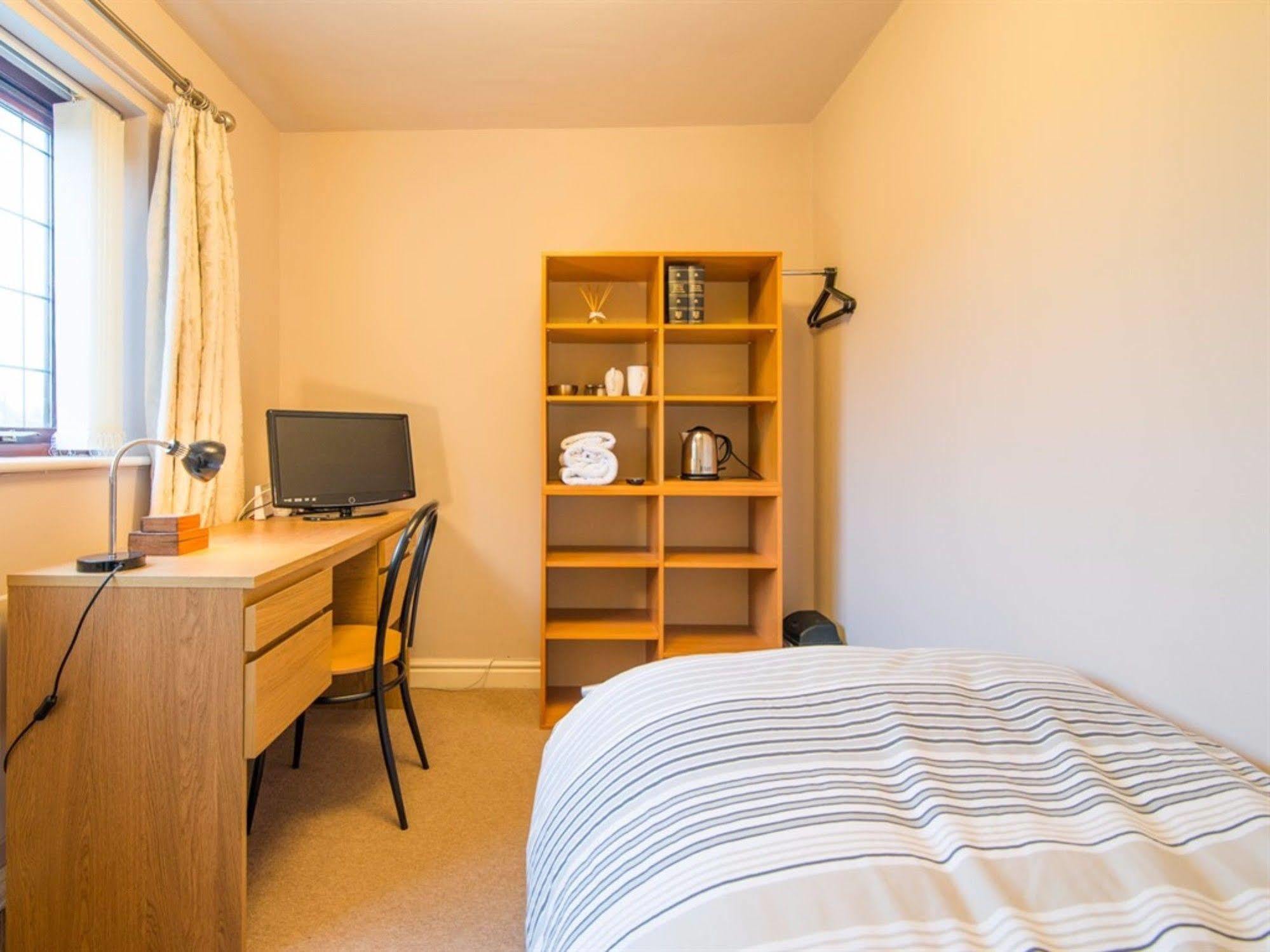 Hotel Ayuda House à Altrincham Extérieur photo