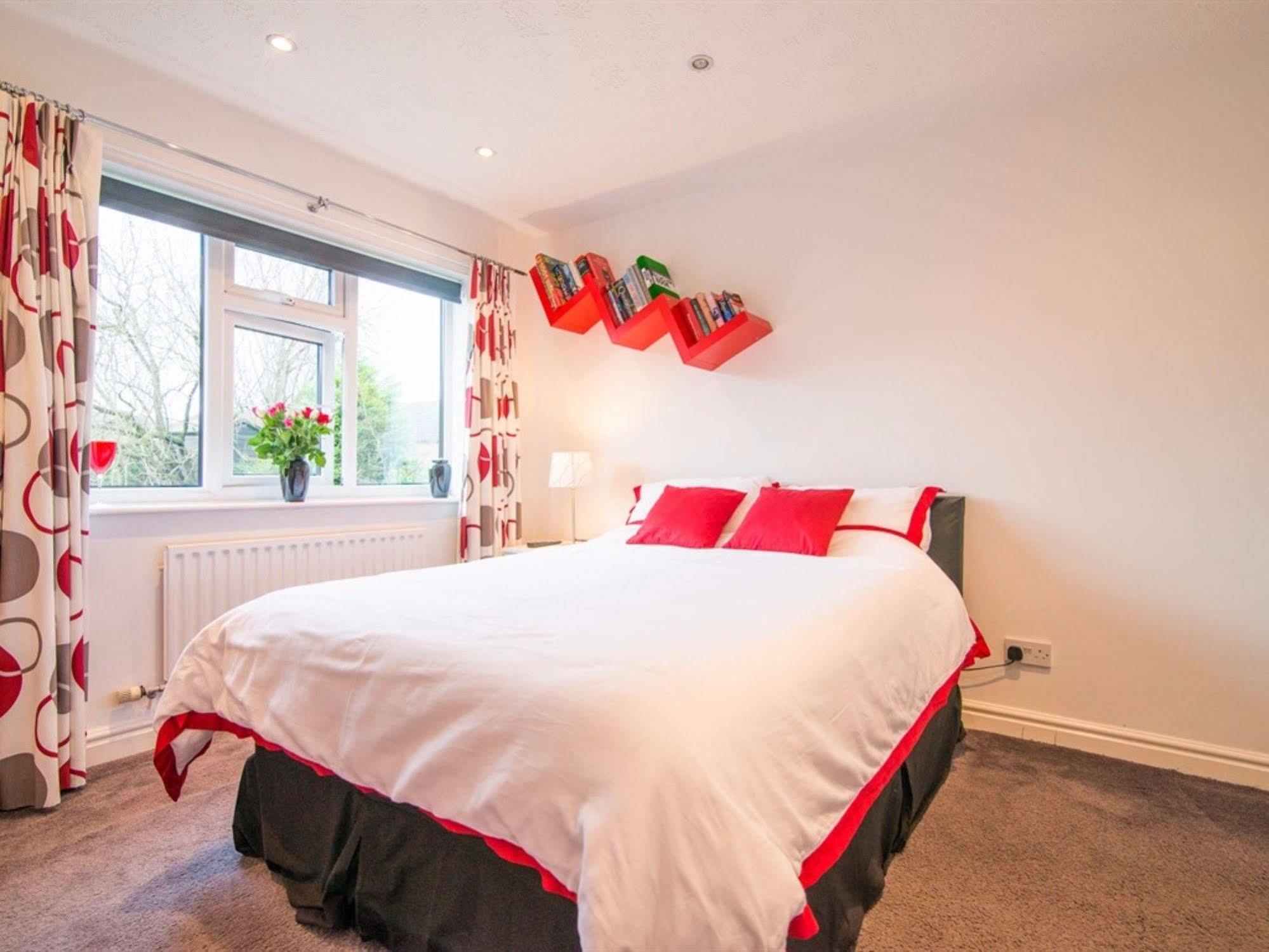Hotel Ayuda House à Altrincham Extérieur photo